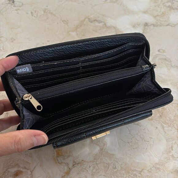 Ricardo Beverly Hills Leather RFID Long Zippered Wallet - Picture 9 of 13